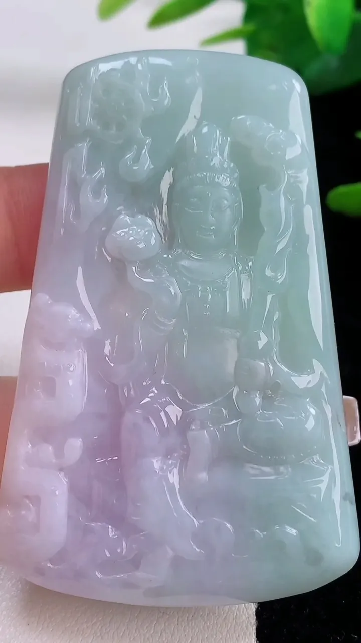 天然A货翡翠春带彩紫罗兰虚空藏菩萨吊坠，尺寸65-40.8-5.7，重量:33.53g
12月5日