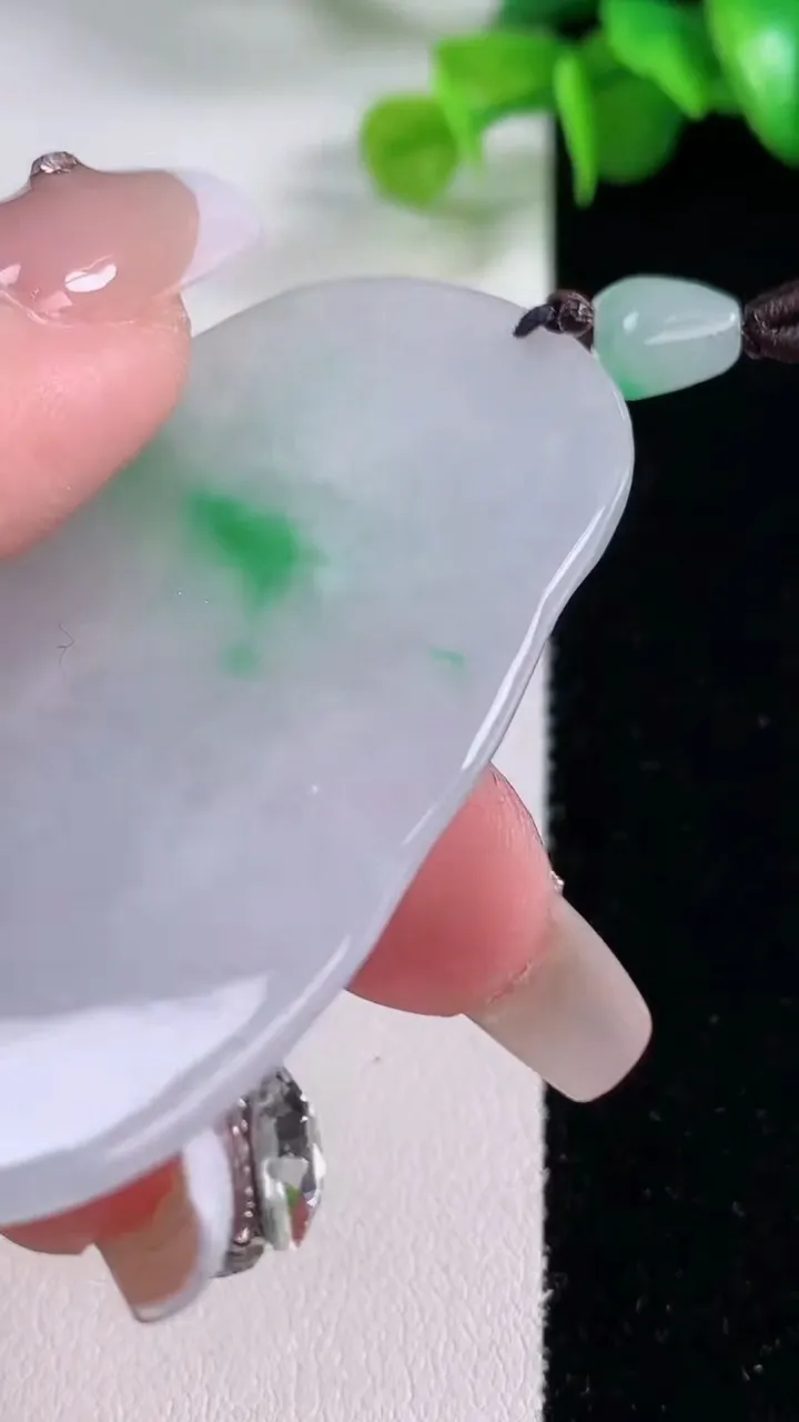 天然A货翡翠文殊菩萨吊坠，尺寸65.3-40.5-4.6，重量28.27g
12月5日