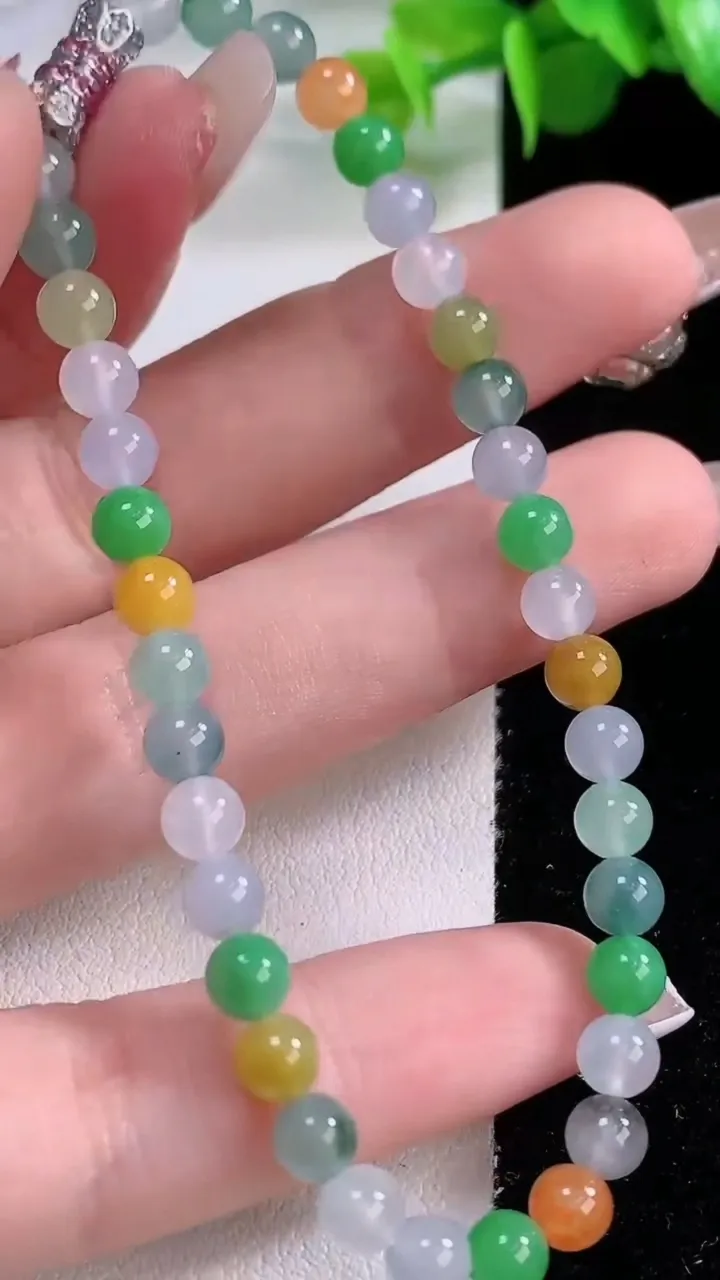 天然A货翡翠种四彩小米圆珠手串37颗，尺寸4.8，重量:8.79g12月5日
工厂直销收藏佳品,种好水足，色泽均匀，有种有色，上手高大气！