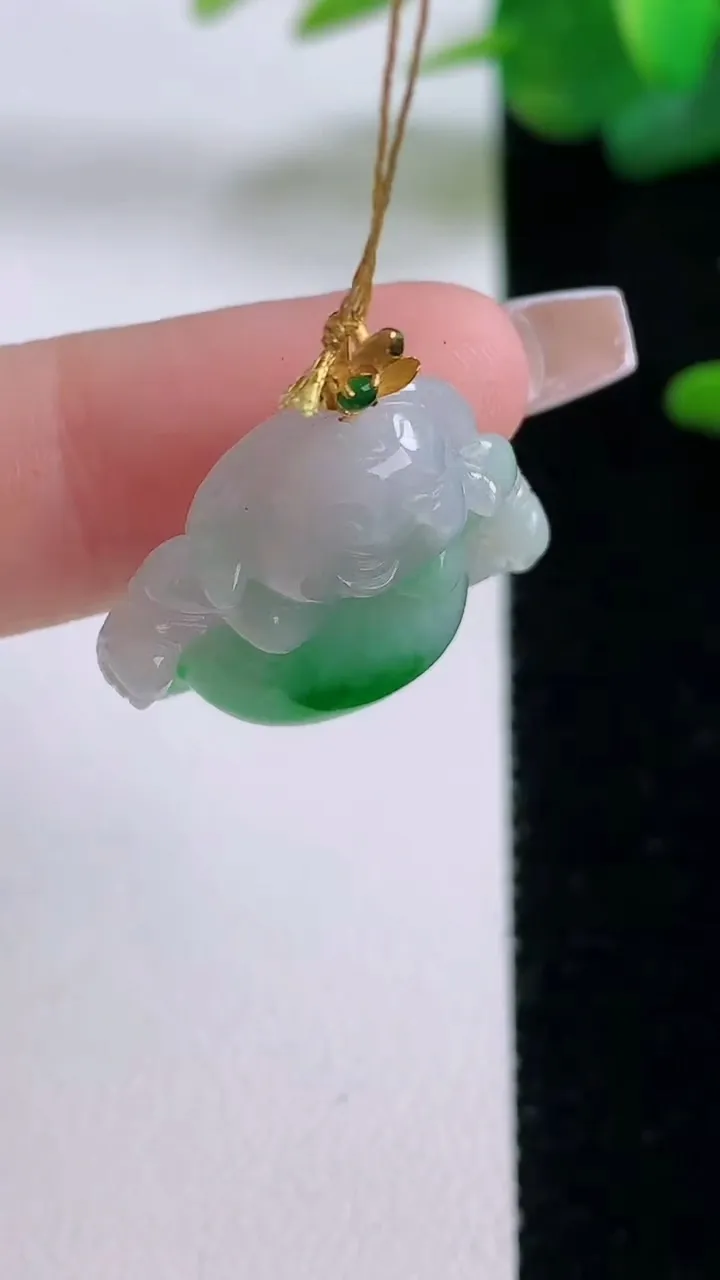 天然A货翡翠佛公吊坠，尺寸21.7-22.7-5.9，重量:4.36g
12月5日