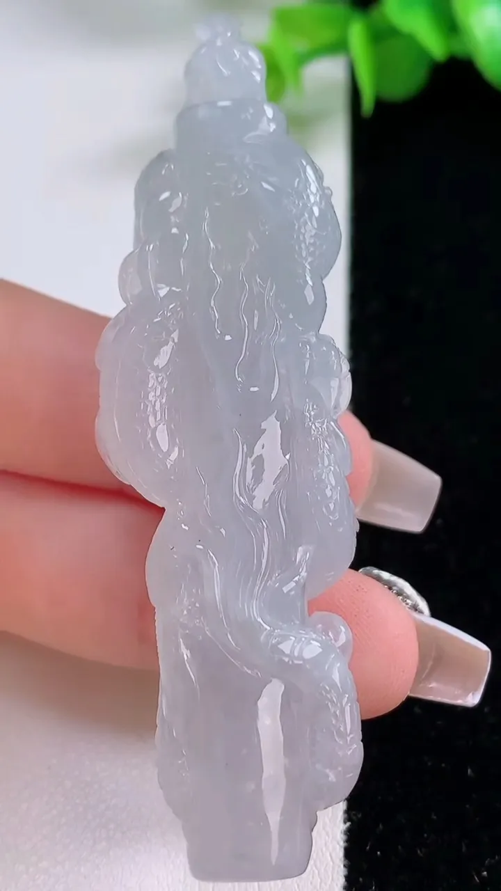 天然A货翡翠龙柱吊坠，尺寸73.6-21.5-12.2，重量:28.97g
12月5日