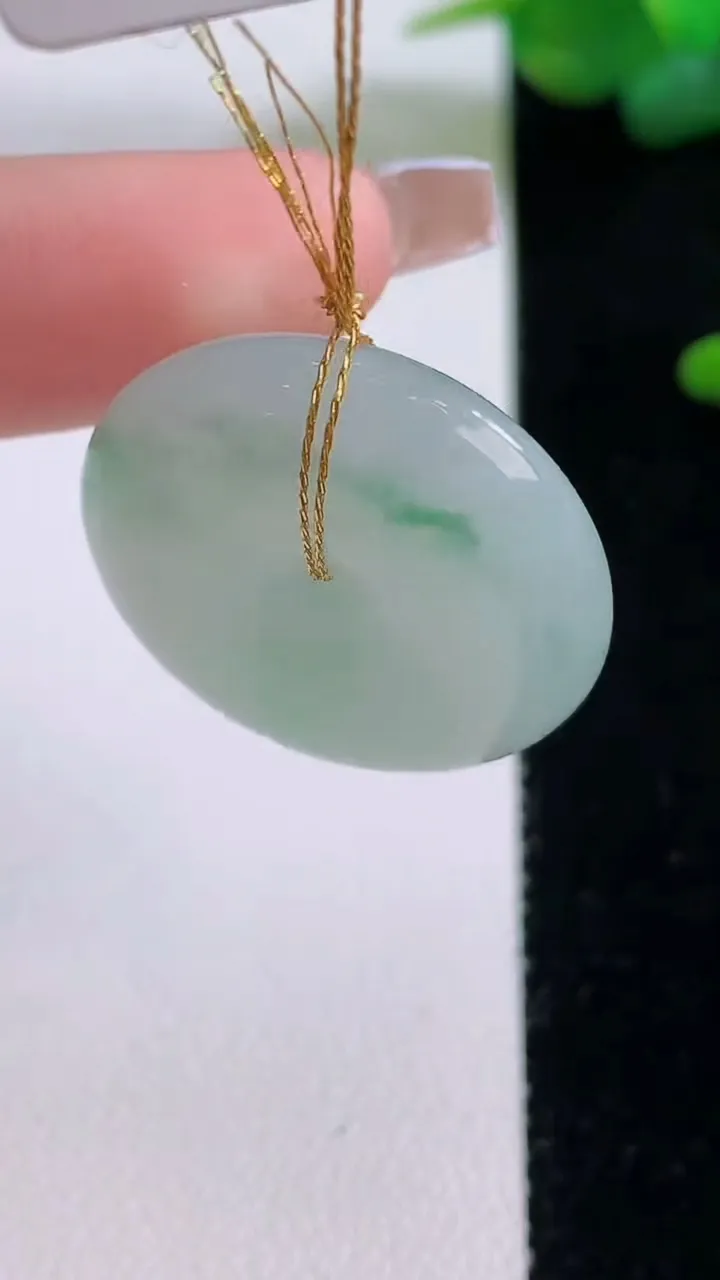 天然A货翡翠平安扣吊坠，尺寸24.7-7，重量:9.94g
12月5日