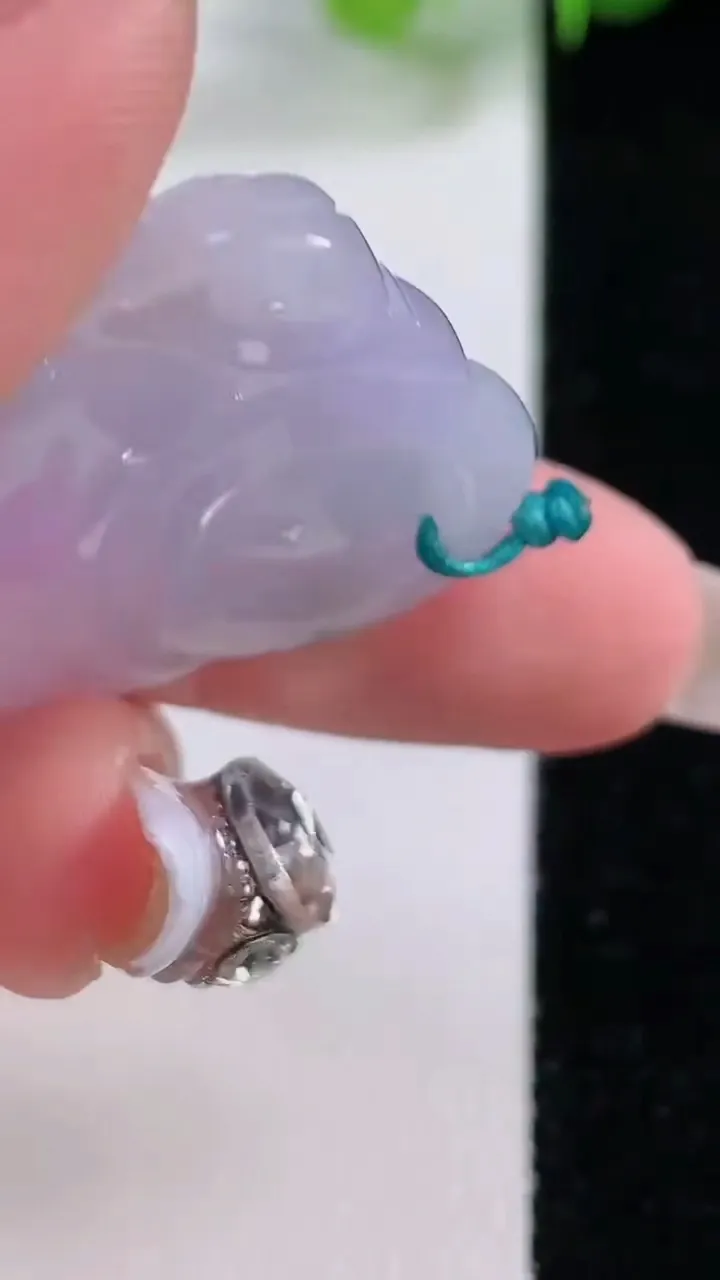 天然A货翡翠冰种紫罗兰佛公吊坠，尺寸27.6-33.8-7.3，重量:10.44g
12月5日