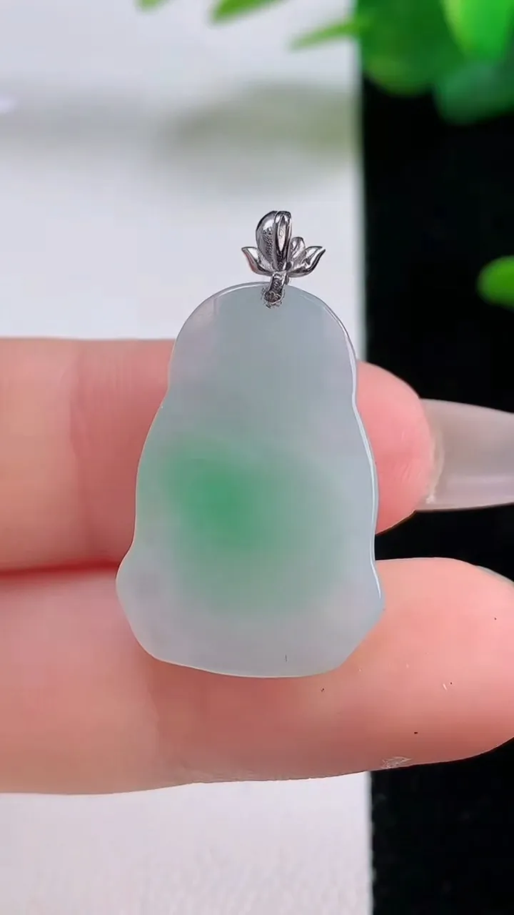 天然A货翡翠财神爷吊坠，尺寸24.8-14.3-3.9，重量:2.72g
12月5日