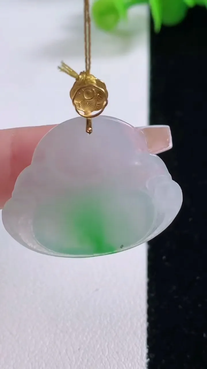 天然A货翡翠佛公吊坠，尺寸26.4-29.5-4.3，重量:5.91g
12月5日