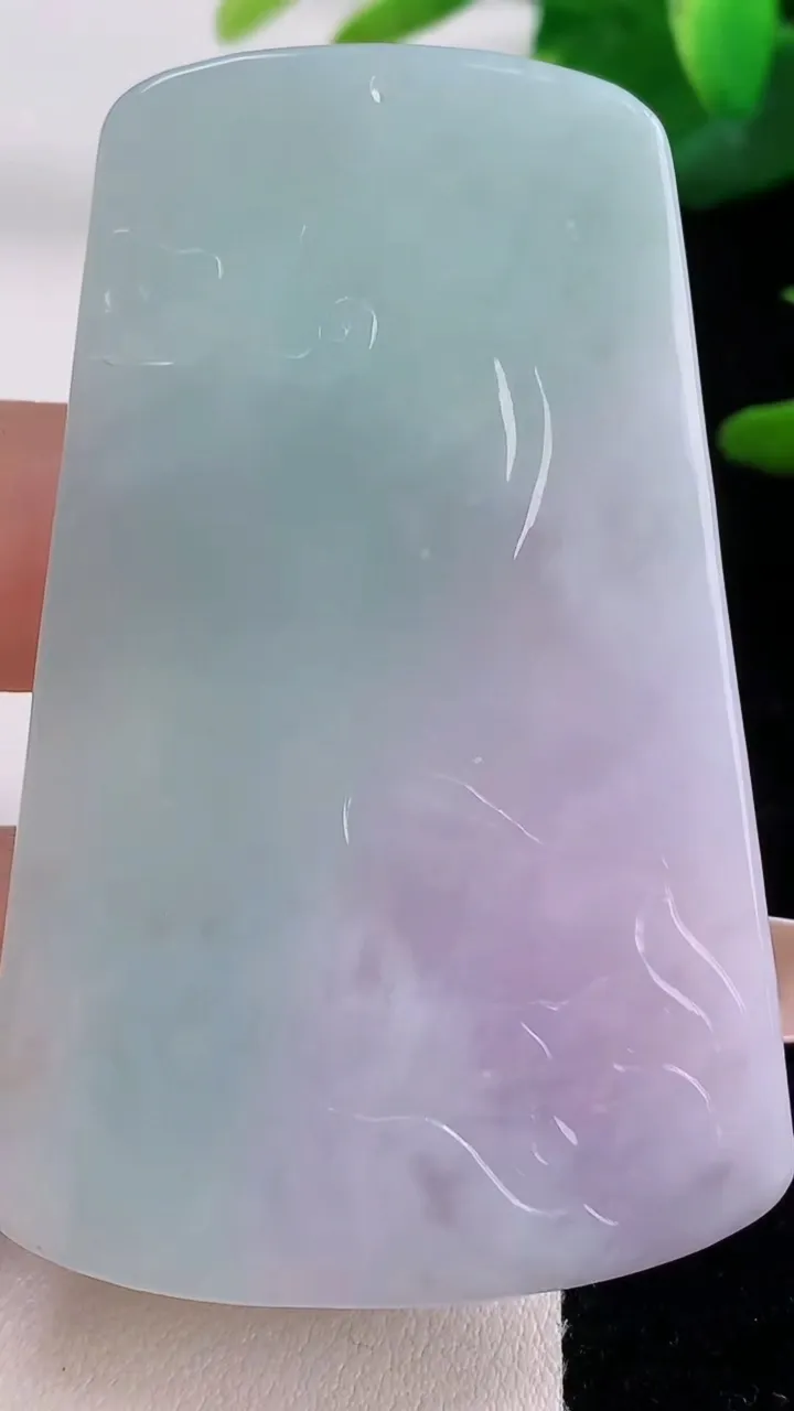 天然A货翡翠春带彩紫罗兰虚空藏菩萨吊坠，尺寸65-40.8-5.7，重量:33.53g
12月5日