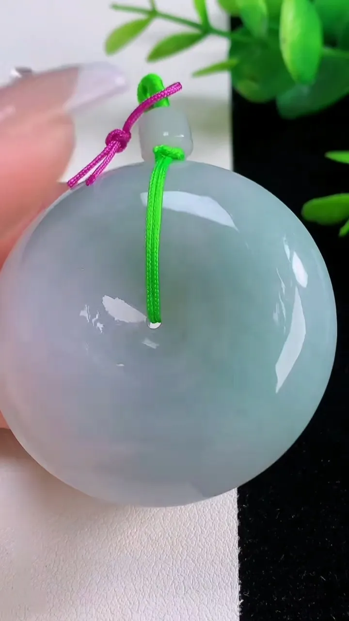 天然A货翡翠平安扣吊坠，尺寸48-13，重量:63.07g
12月5日