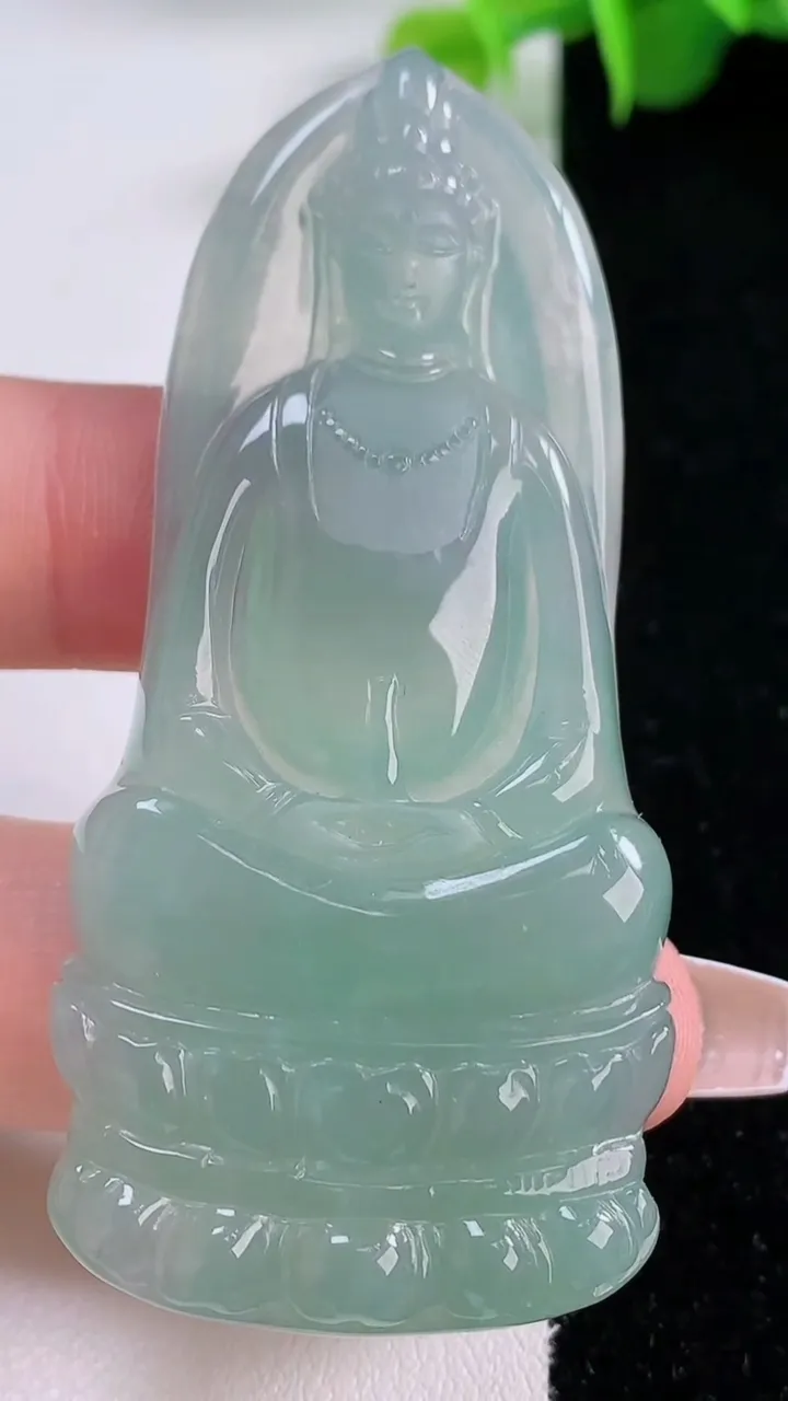 天然A货翡翠观音菩萨吊坠，尺寸66-30-6.4，重量:25.37g
12月5日