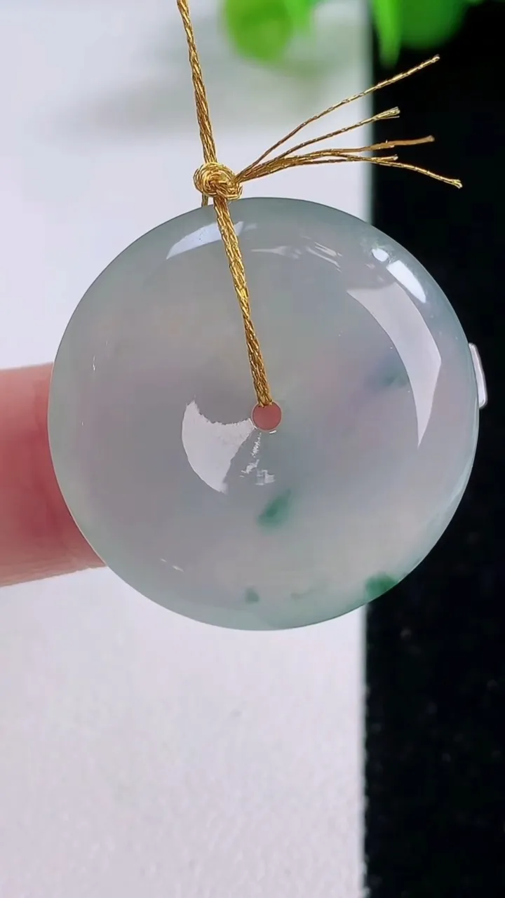 天然A货翡翠冰种飘花平安扣吊坠，尺寸25.2-5，重量:6.13g
12月5日