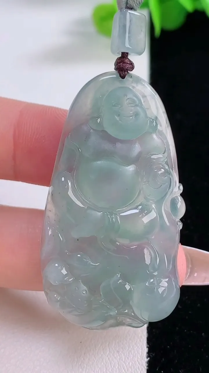 天然A货翡翠逍遥佛公吊坠，尺寸46.8-25.2-5.2，重量:14.00g
12月5日