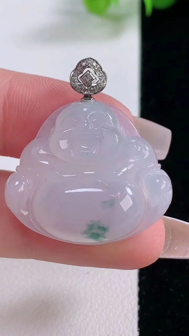 天然A货翡翠种飘花佛公吊坠，尺寸24.6-28.2-6，重量:6.98g
12月5日