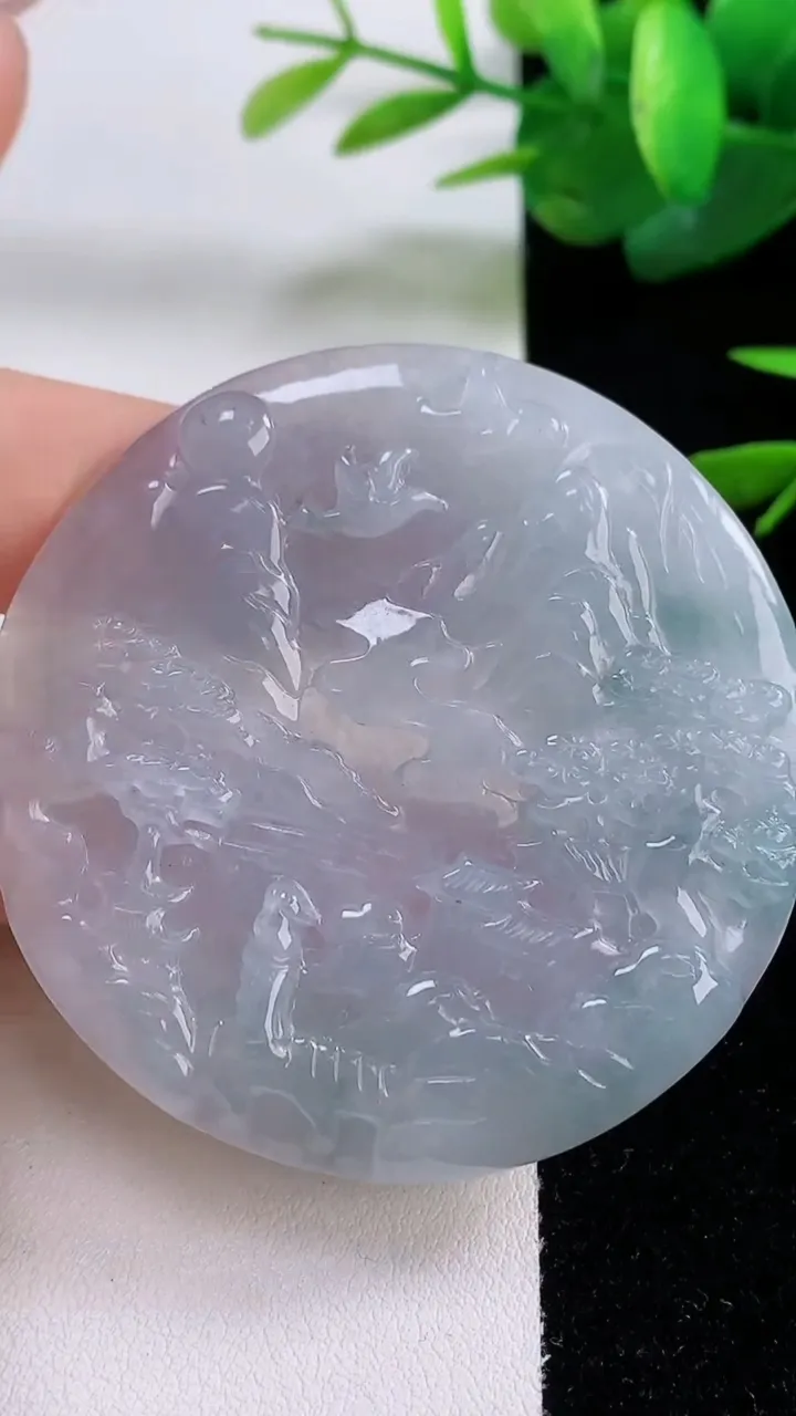 天然A货翡翠牌吊坠，尺寸54.4-5.5，重量:32.87g
12月5日