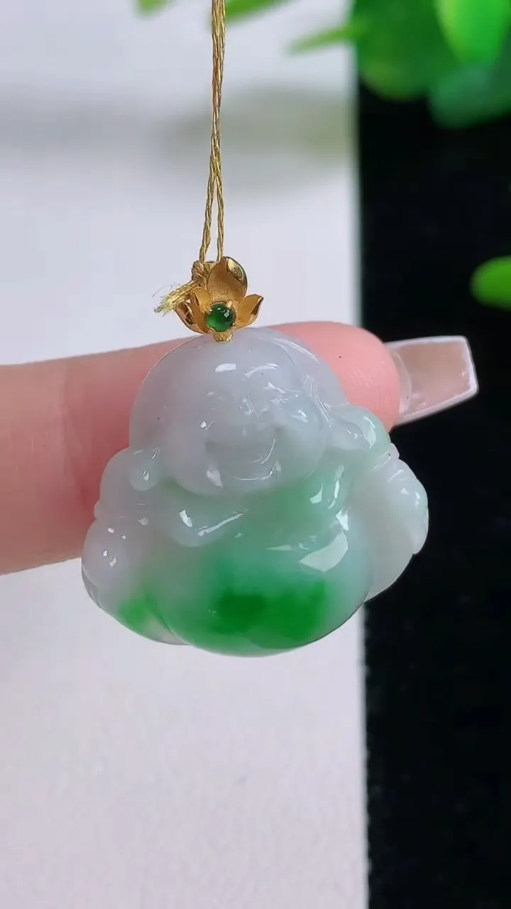 天然A货翡翠佛公吊坠，尺寸21.7-22.7-5.9，重量:4.36g
12月5日