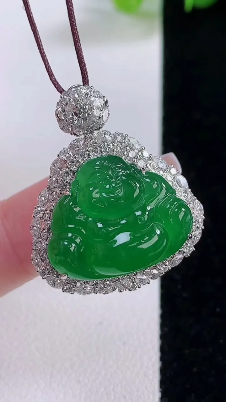 天然A货翡翠佛公吊坠，尺寸30-24.5-12.4裸石16.4-20.2，重量:8.39g
12月5