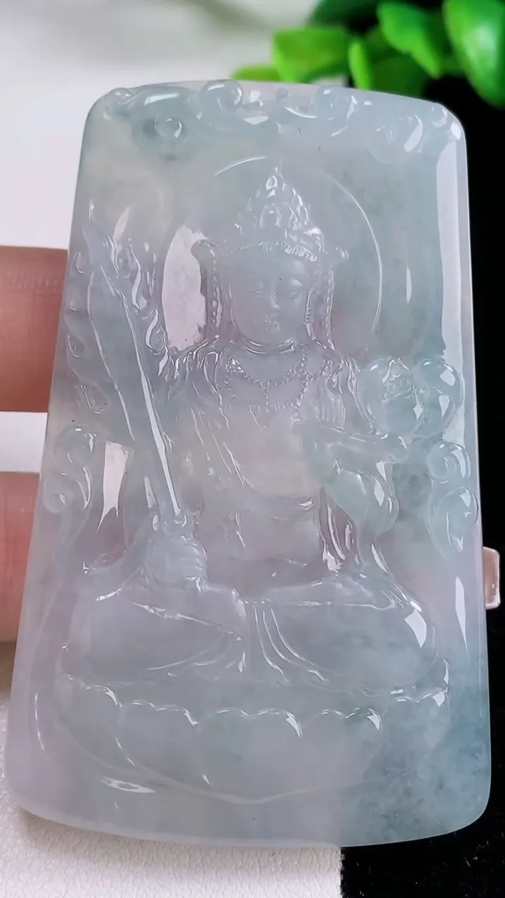 天然A货翡翠虚空藏菩萨吊坠，尺寸70.5-44-4.4，重量:36.93g
12月5日