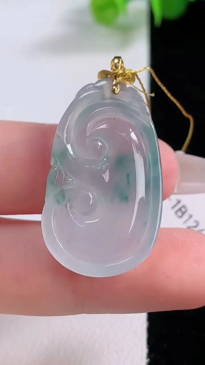 天然A货翡翠种飘花如意吊坠，尺寸30.3-18-5，重量:5.94g
12月5日