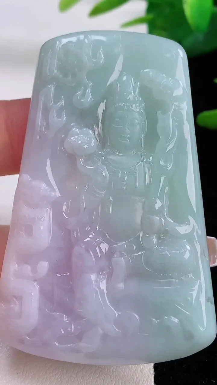 天然A货翡翠春带彩紫罗兰虚空藏菩萨吊坠，尺寸65-40.8-5.7，重量:33.53g
12月5日