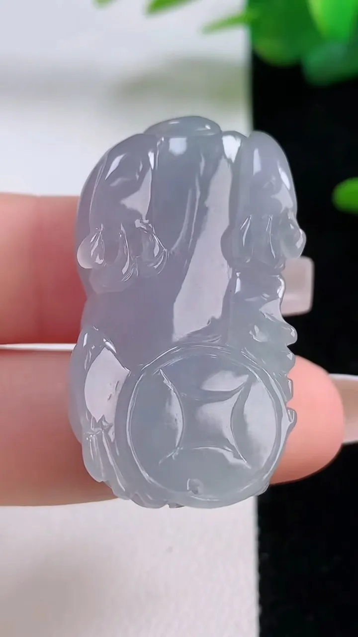 天然A货翡翠紫罗兰霸王貔貅吊坠，尺寸36.5-20.7-10.7，重量:17.13g
12月5日