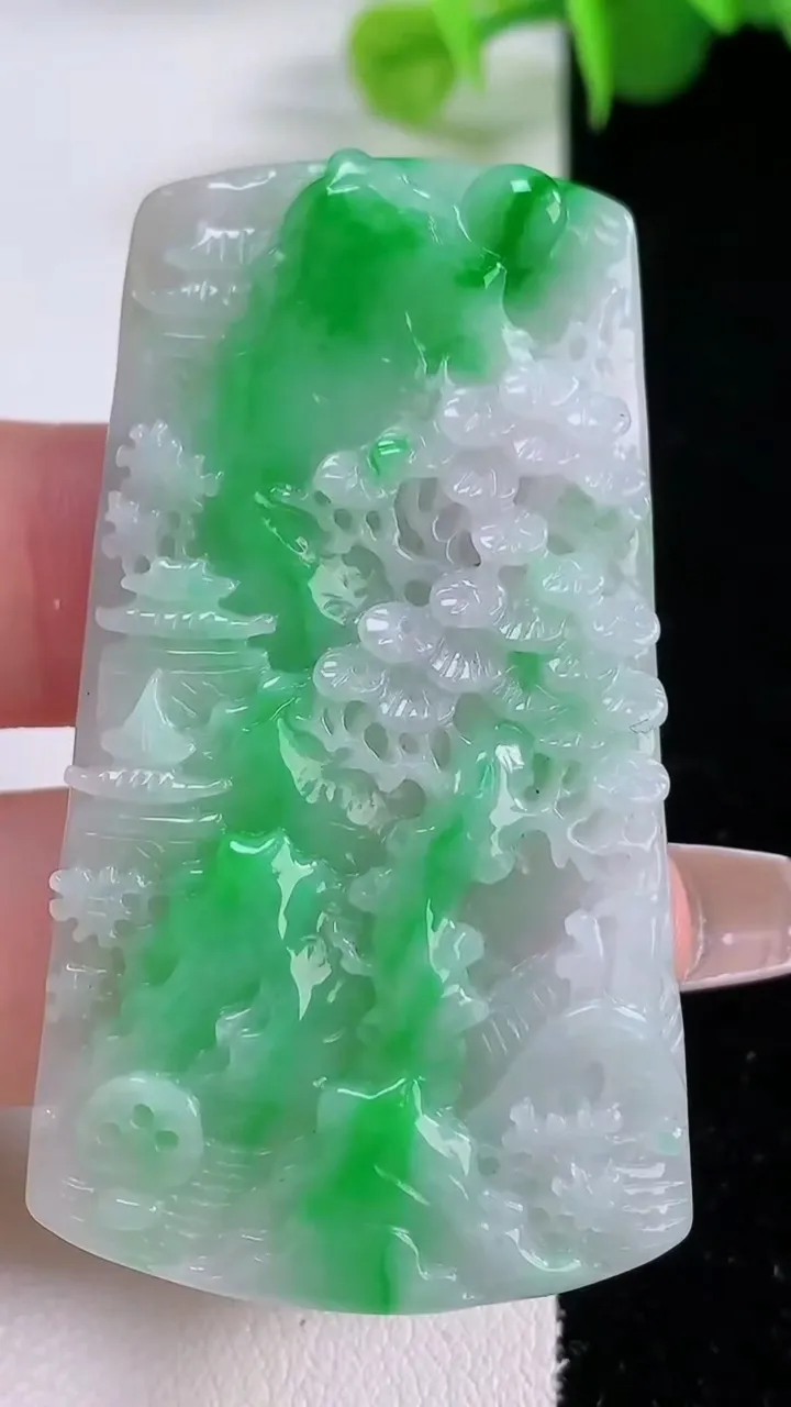 天然A货翡翠山水牌吊坠，尺寸54-30.4-5.7，重量:19.66g
12月5日