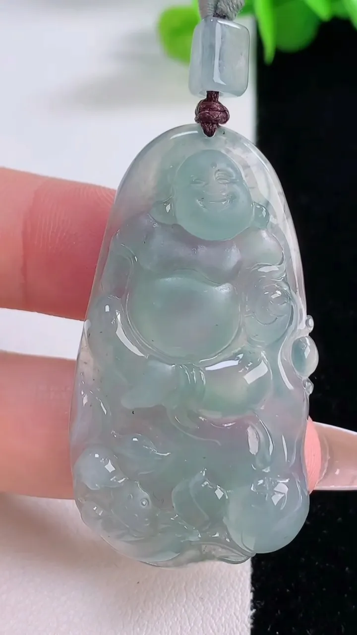 天然A货翡翠逍遥佛公吊坠，尺寸46.8-25.2-5.2，重量:14.00g
12月5日