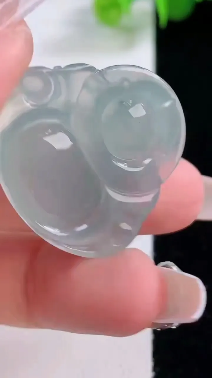 天然A货翡翠佛公吊坠，尺寸27.7-30.4-5.8，重量:7.31g
12月5日