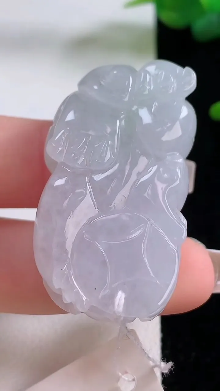 天然A货翡翠霸王貔貅吊坠，尺寸41.8-22.8-12.6，重量:28.11g
12月5日