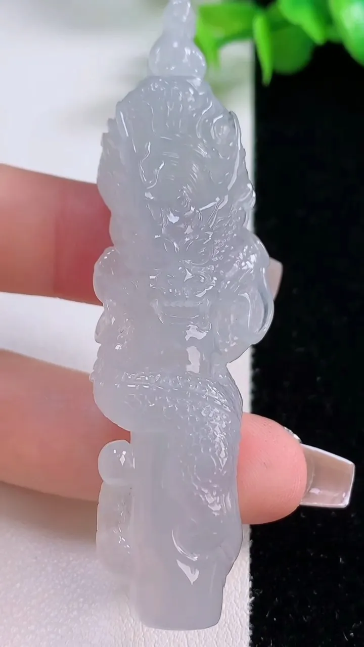 天然A货翡翠龙柱吊坠，尺寸73.6-21.5-12.2，重量:28.97g
12月5日