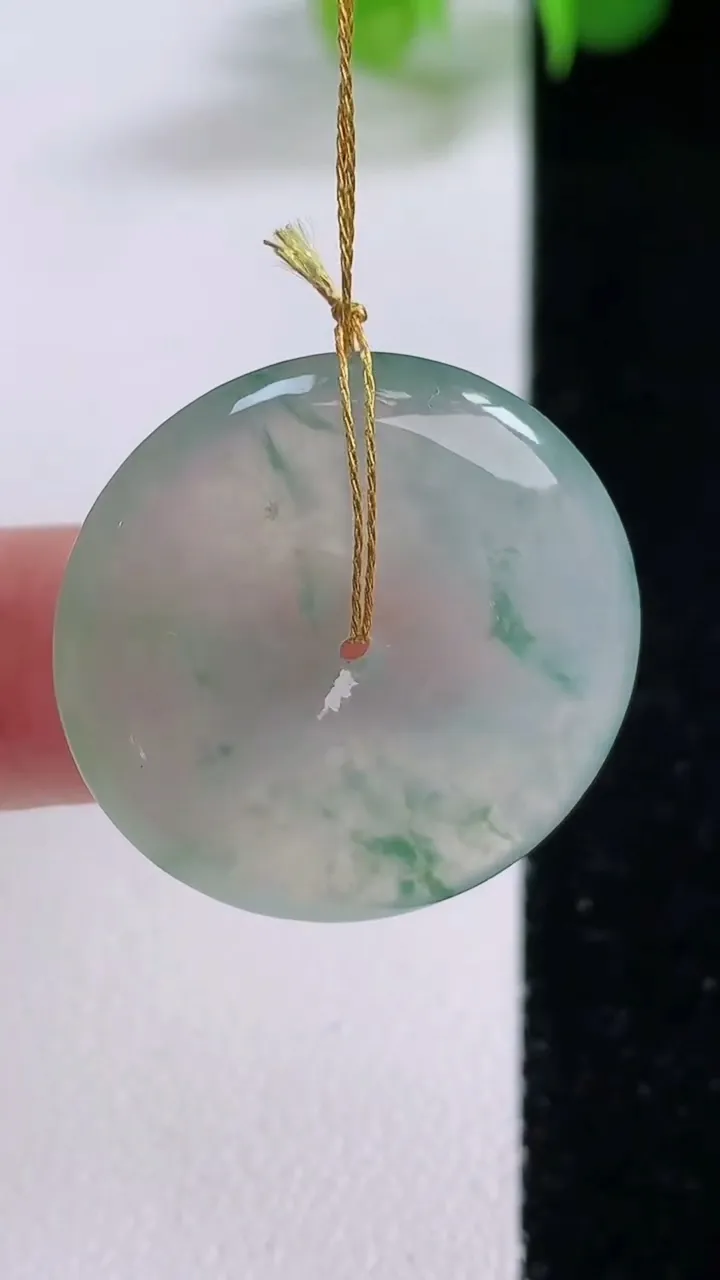 天然A货翡翠冰种飘花平安扣吊坠，尺寸25.6-5，重量:6.92g
12月5日