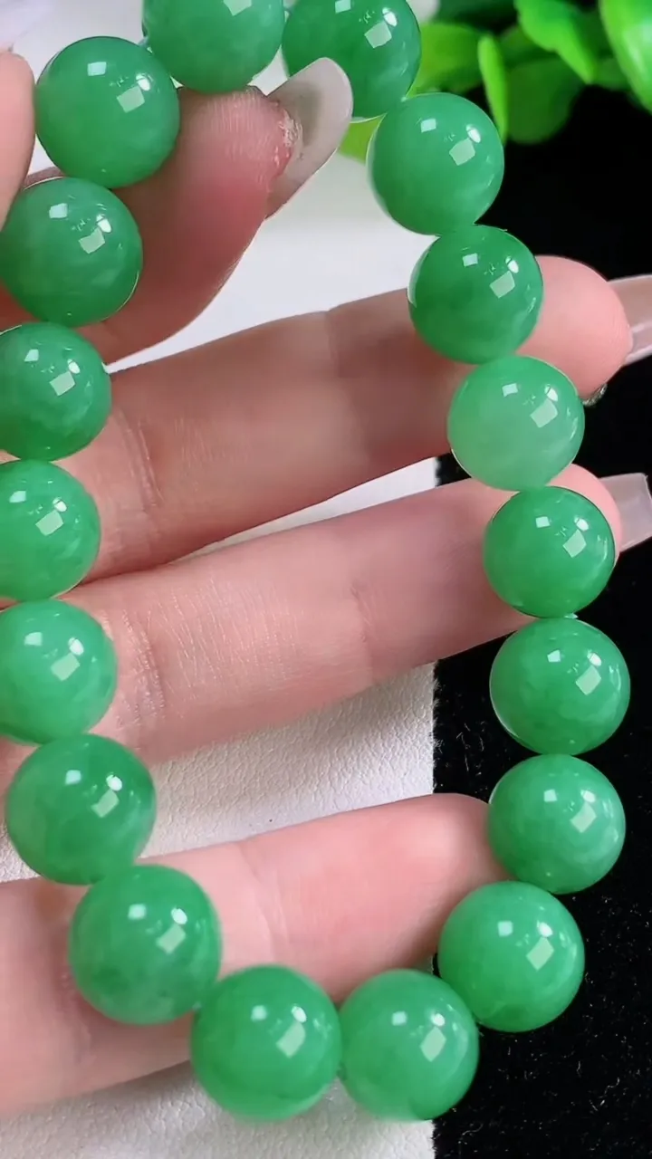 天然A货翡翠圆珠手串18颗，尺寸10.4，重量:34.55g12月5日
工厂直销收藏佳品,种好水足，