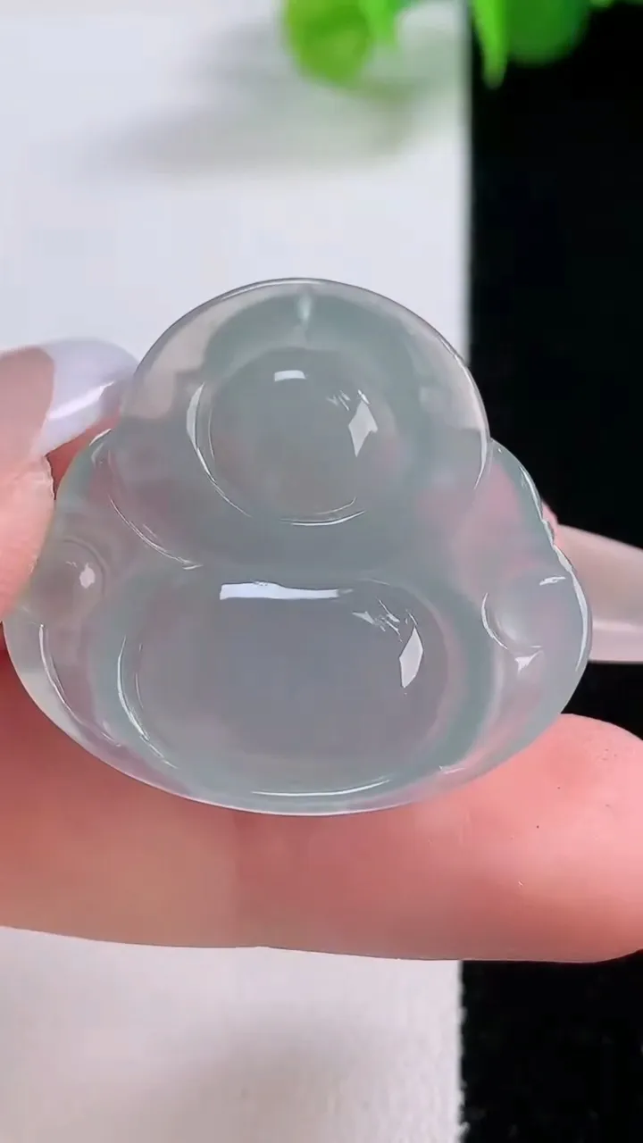 天然A货翡翠佛公吊坠，尺寸27.7-30.4-5.8，重量:7.31g
12月5日