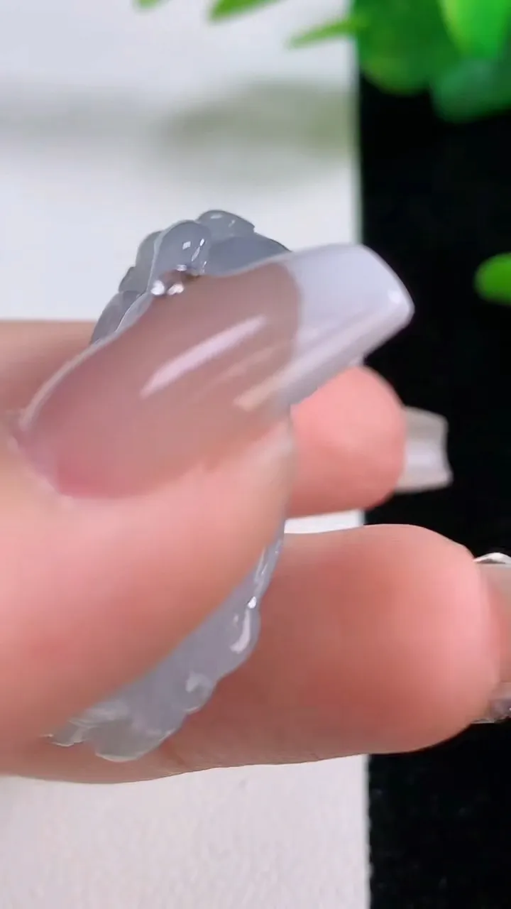 天然A货翡翠紫罗兰霸王貔貅吊坠，尺寸36.5-20.7-10.7，重量:17.13g
12月5日