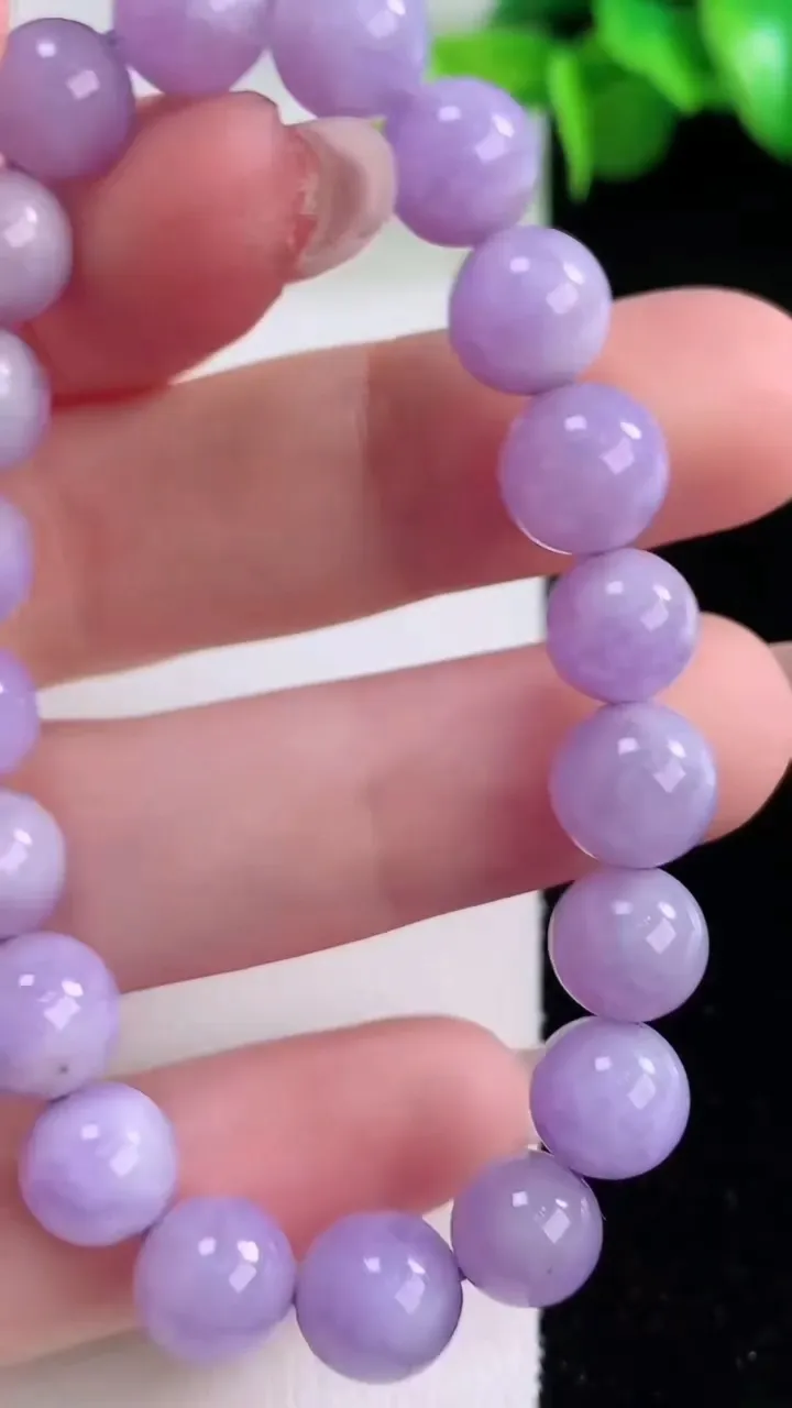 天然A货翡翠种紫罗兰圆珠手串20颗，尺寸8，重量:19.52g12月5日
工厂直销收藏佳品,种好水足，色泽均匀，有种有色，上手高大气！