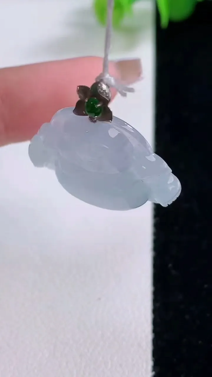 天然A货翡翠种白冰佛公吊坠，尺寸22.4-25.7-5.8，重量:5.06g
12月5日