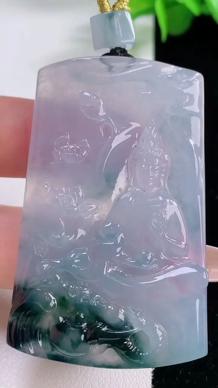 天然A货翡翠冰种紫罗兰 飘花普贤菩萨吊坠，尺寸55.4-35.7-5，重量:25.68g
12月5日