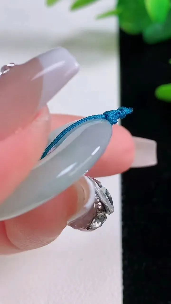 天然A货翡翠平安扣吊坠，尺寸30-5.7，重量:10.67g
12月5日