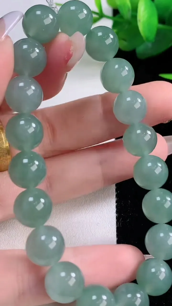 天然A货翡翠圆珠手串，尺寸9.8-19颗，重量:33.81g12月5日
工厂直销收藏佳品,种好水足，