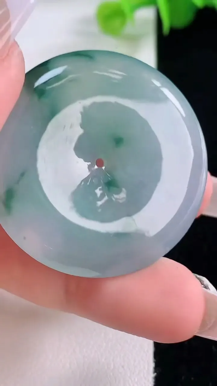 天然A货翡翠冰种飘花平安扣吊坠，尺寸37.8-6，重量:17.91g
12月5日