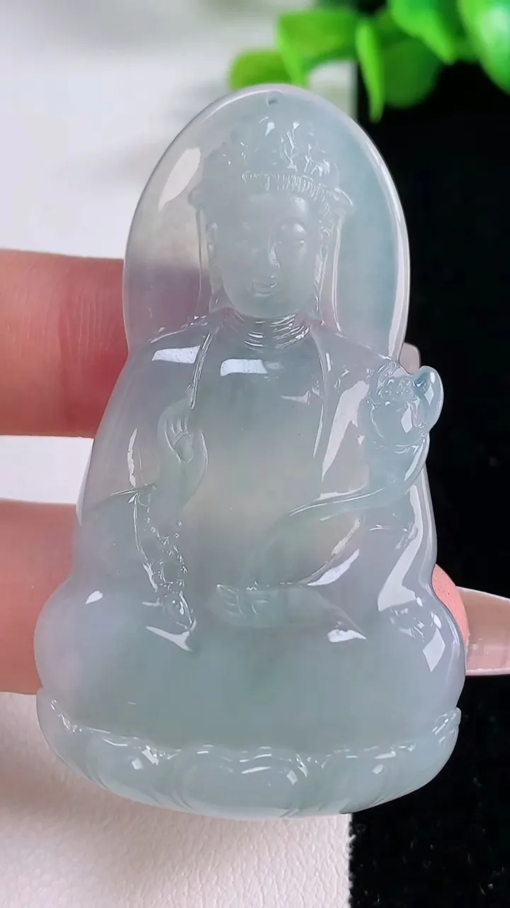 天然A货翡翠冰种飘花大势至观音菩萨吊坠，尺寸58.3-33.2-5.6，重量:21.77g
12月5日