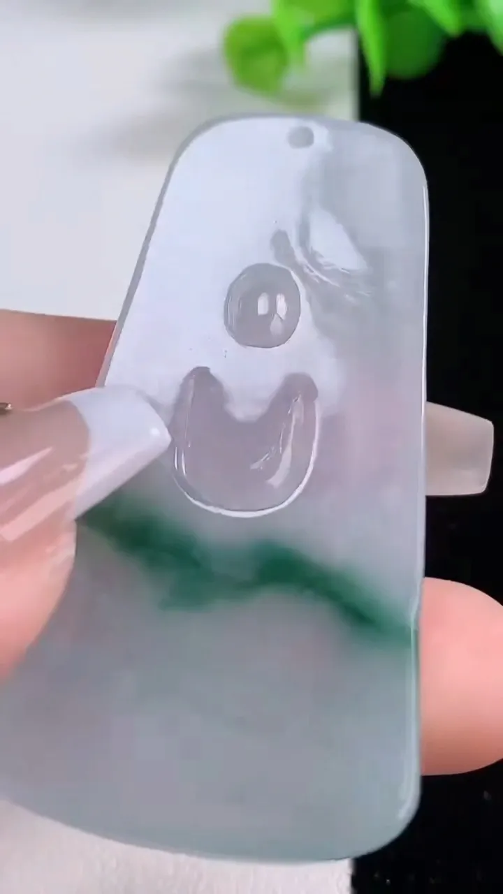 天然A货翡翠冰种飘花大势至观音菩萨吊坠，尺寸54-27.8-5.2，重量:18.15g
12月5日