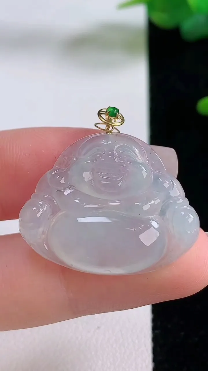 天然A货翡翠种白冰佛公吊坠，尺寸22.6-28-4.7，重量:4.71g
12月5日