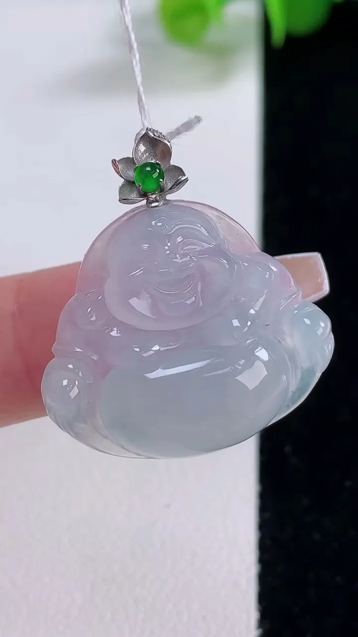 天然A货翡翠种白冰佛公吊坠，尺寸22.4-25.7-5.8，重量:5.06g
12月5日