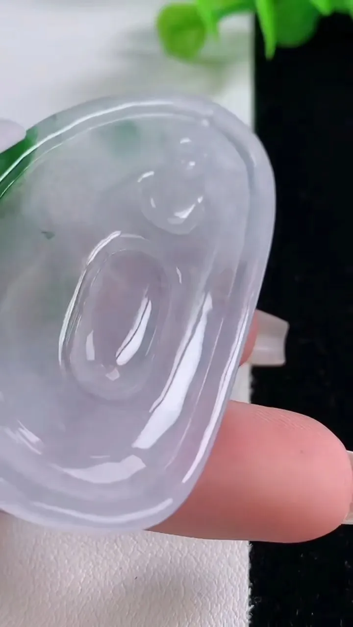 天然A货翡翠花观音菩萨吊坠，尺寸59.7-34.3-4.8，重量:20.49g
12月5日