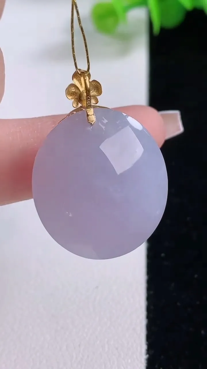 天然A货翡翠种紫罗兰蛋面吊坠，尺寸24.5-21.5-11.3，重量:10.00g
12月5日