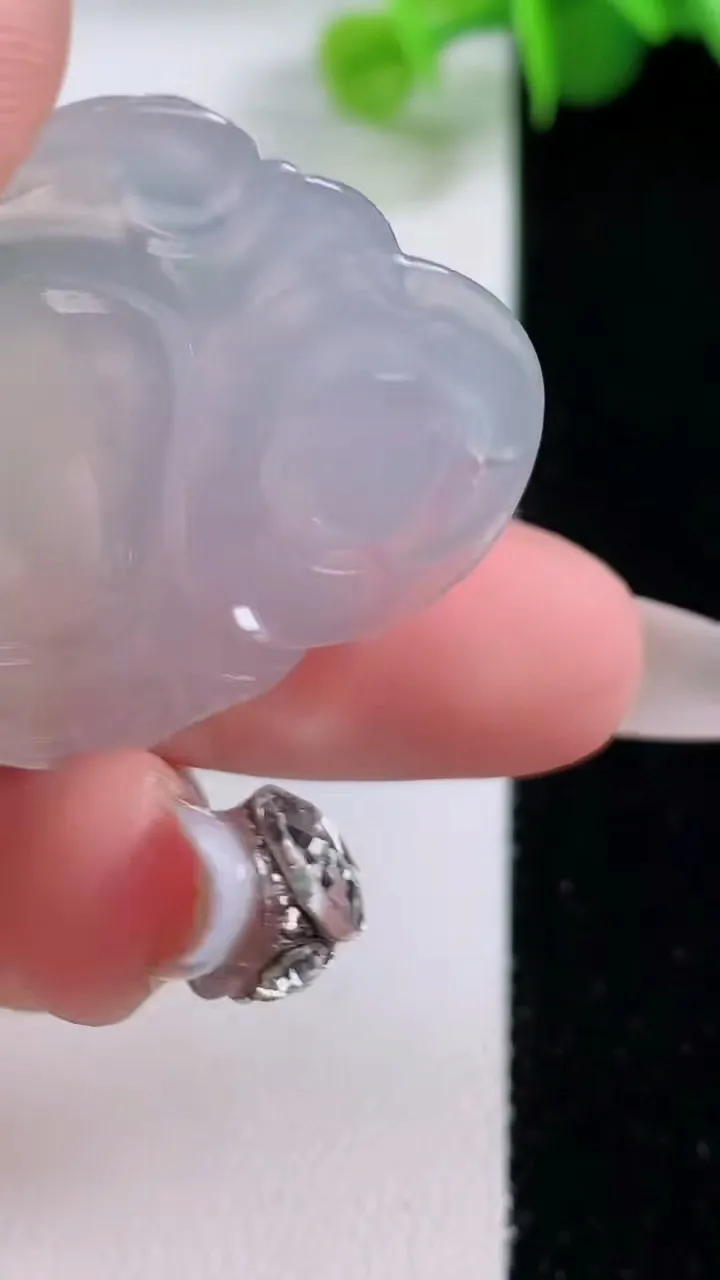 天然A货翡翠佛公吊坠，尺寸31.6-35-5.4，重量:9.25g
12月5日