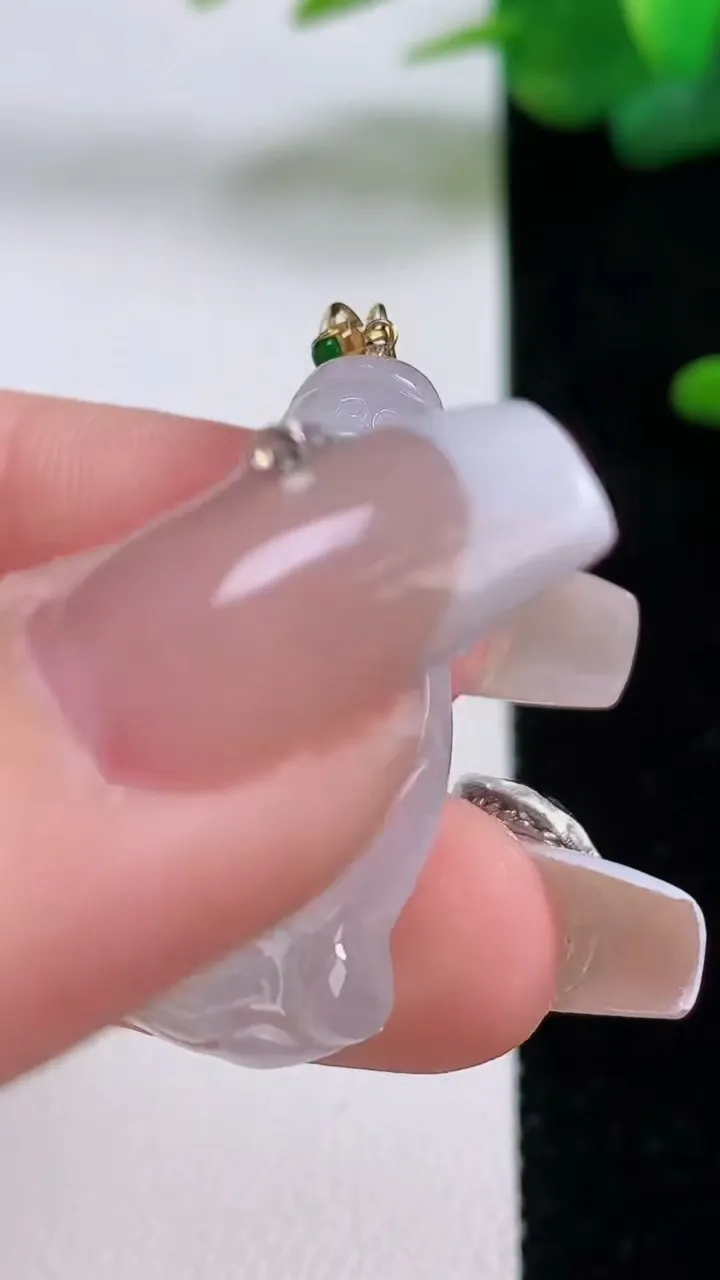 天然A货翡翠种白冰财神爷吊坠，尺寸31.3-14-7.8，重量:5.51g
12月5日