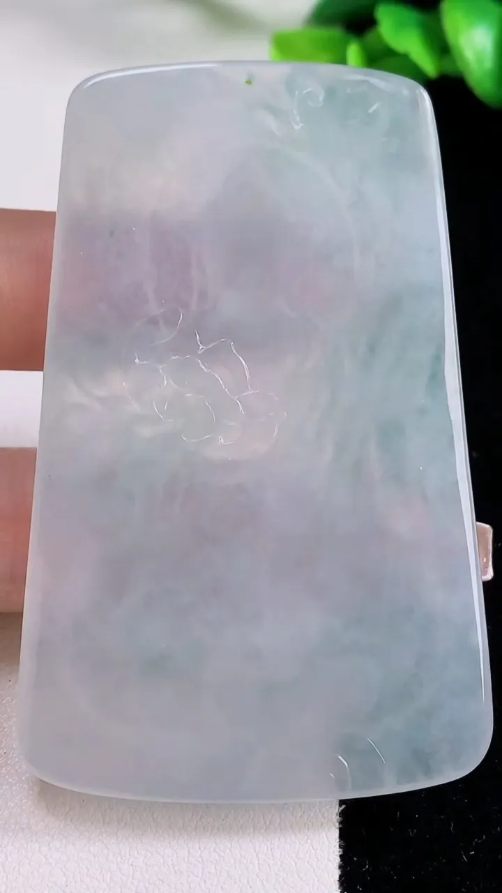 天然A货翡翠虚空藏菩萨吊坠，尺寸70.5-44-4.4，重量:36.93g
12月5日