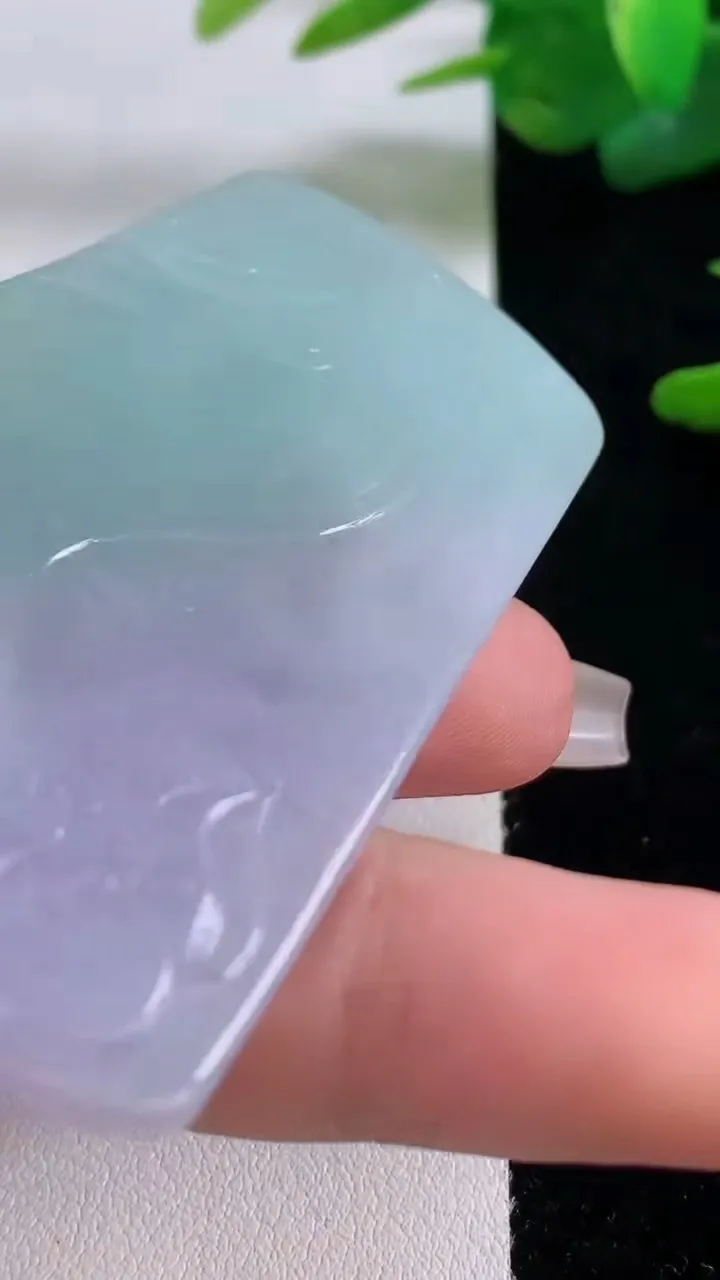 天然A货翡翠春带彩紫罗兰虚空藏菩萨吊坠，尺寸65-40.8-5.7，重量:33.53g
12月5日