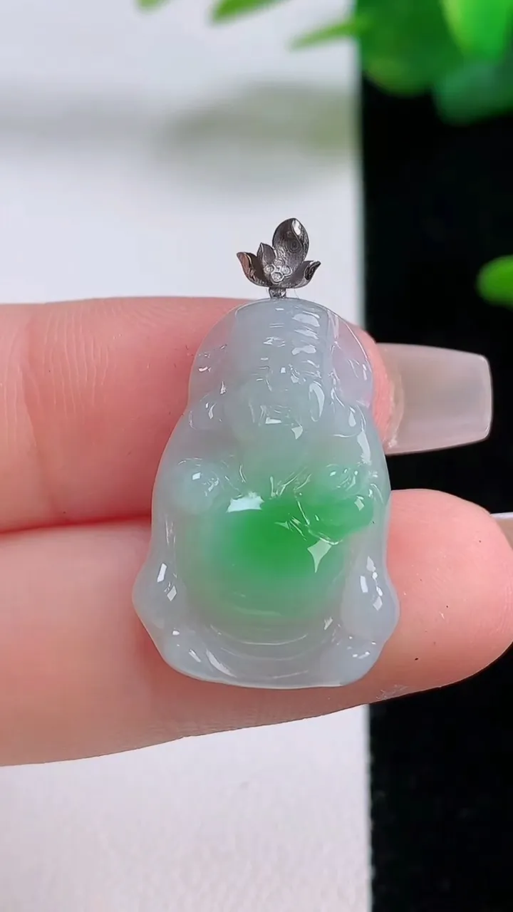 天然A货翡翠财神爷吊坠，尺寸24.8-14.3-3.9，重量:2.72g
12月5日
