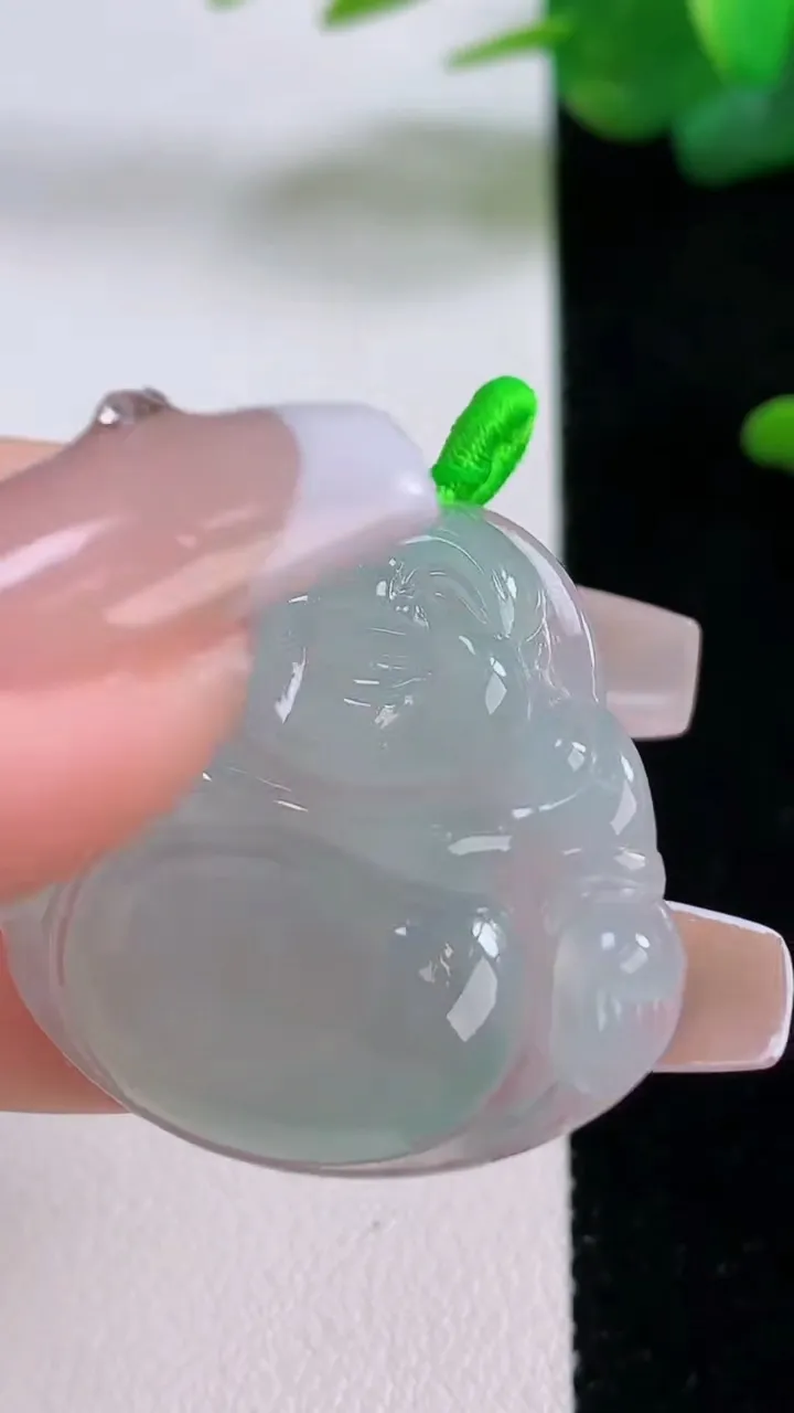 天然A货翡翠佛公吊坠，尺寸30-32-5.4，重量:8.19g
12月5日