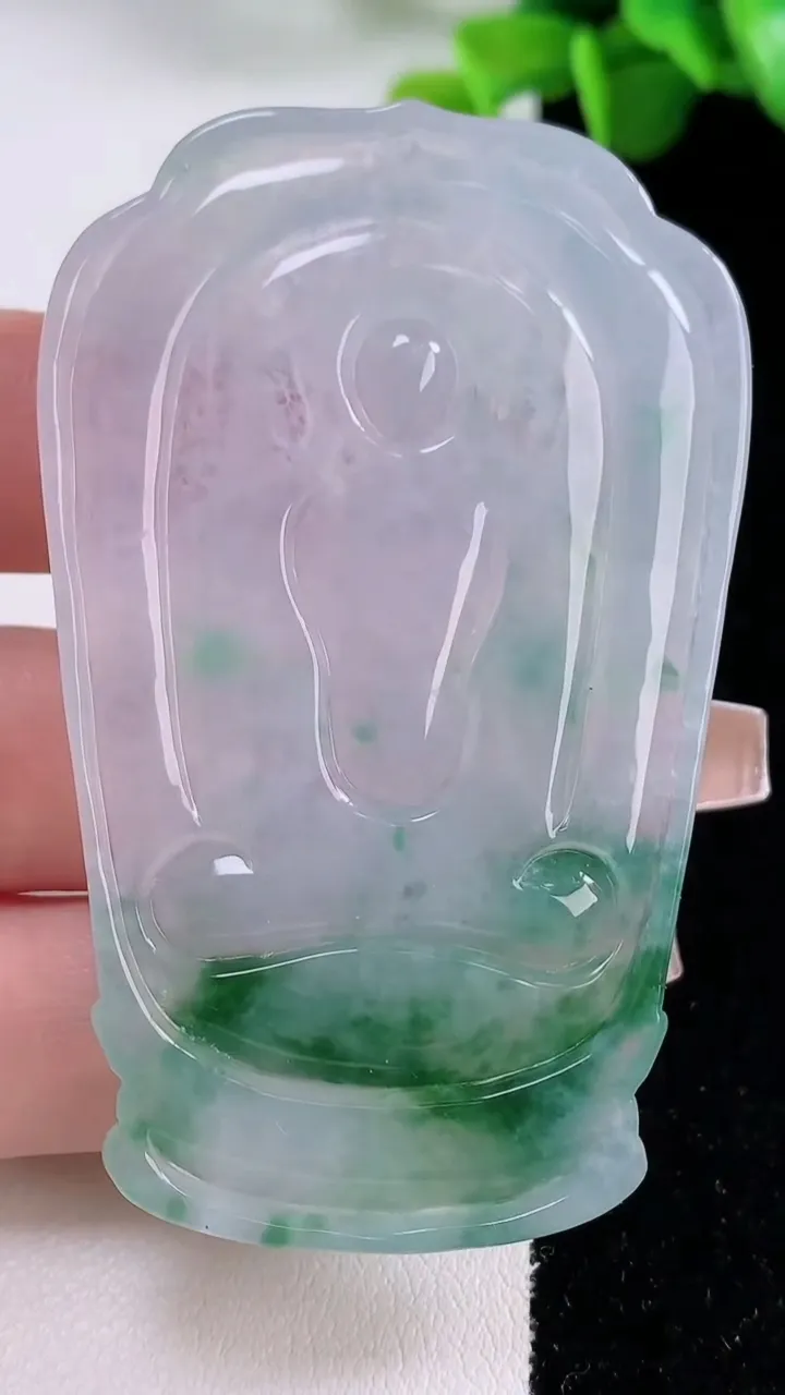 天然A货翡翠种飘花度母观音菩萨吊坠，尺寸64.4-40.6-6，重量:32.78g
12月5日